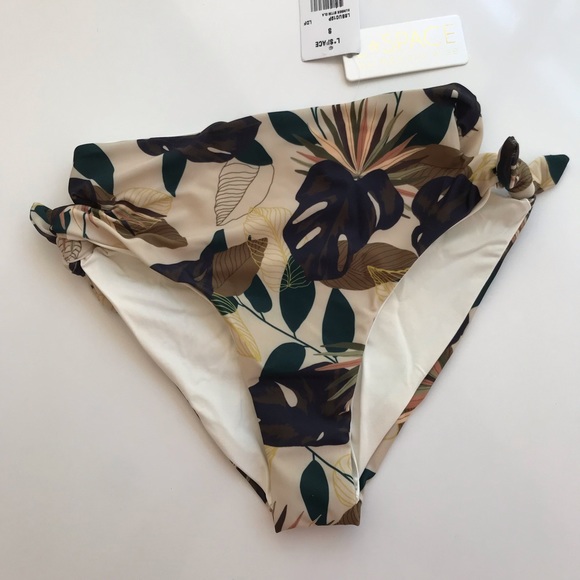 L*Space Bummin’ Bikini Bottoms Lotus Floral - Picture 5 of 12
